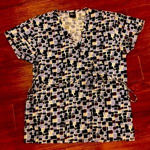 Med gear size small scrub top